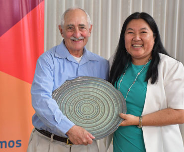 Prisma reconoce a Robert Gilman por su trayectoria científica en el Perú