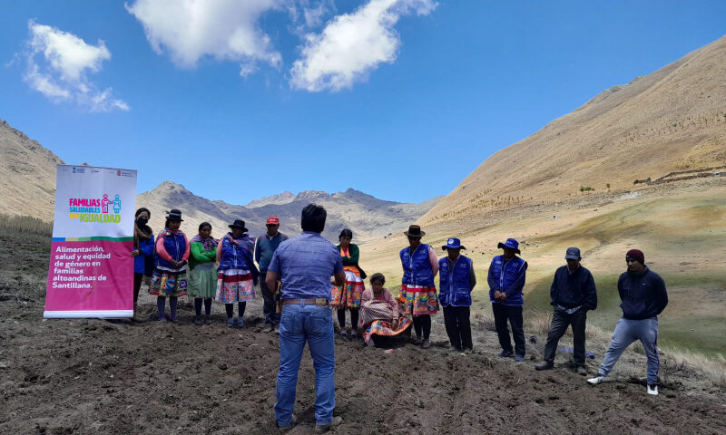 Capacitación a agentes comunitarios de salud en Santillana, Ayacucho, en el marco del proyecto Familias Saludables con Igualdad.