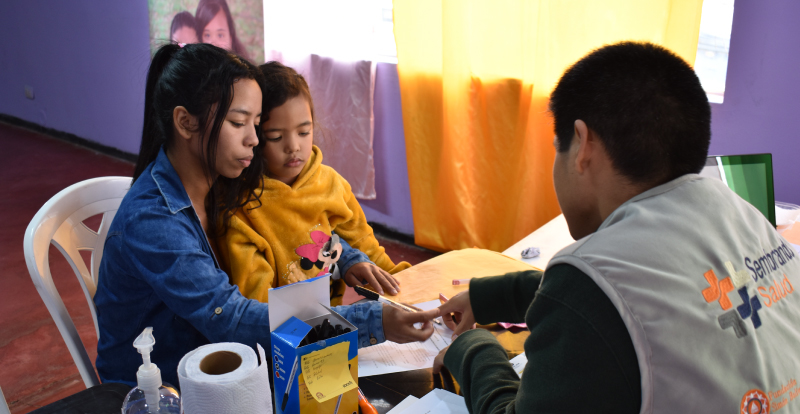 Atención médica de calidad a madres y niños venezolanos en Perú