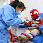 Evaluación de un niño para la prevención de la anemia infantil en Pasco