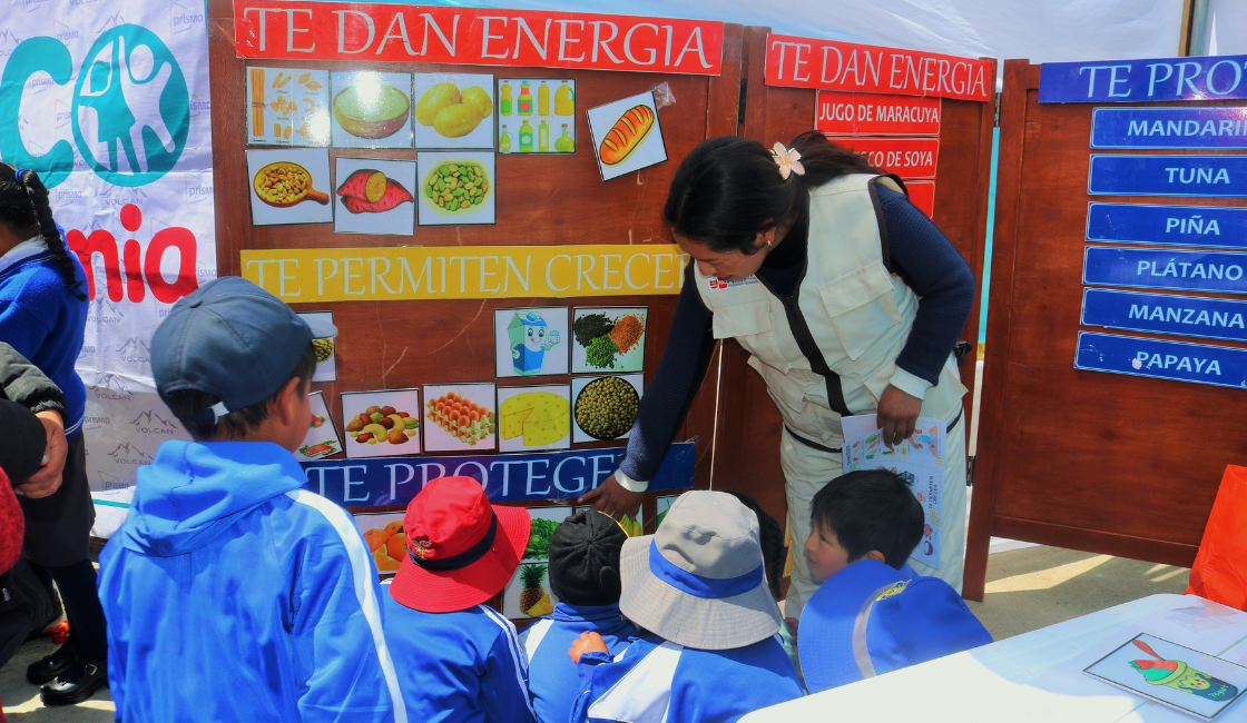 Feria lúdica sobre alimentación saludable y prevención de la anemia en Pasco